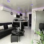 아파트 B&W Port Nature Luxe - Coursive - Vue Port - Chambre Separee - Village Naturiste