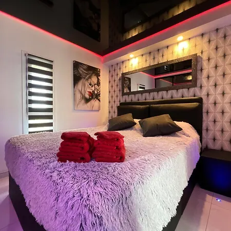 B&W Port Nature Luxe - Coursive - Vue Port - Chambre Separee - Village Naturiste 아그