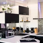B&W Port Nature Luxe - Coursive - Vue Port - Chambre Separee - Village Naturiste *