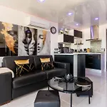 B&W Port Nature Luxe - Coursive - Vue Port - Chambre Separee - Village Naturiste *