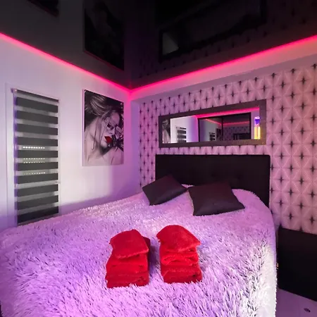 B&W Port Nature Luxe - Coursive - Vue Port - Chambre Separee - Village Naturiste Apartment Agde